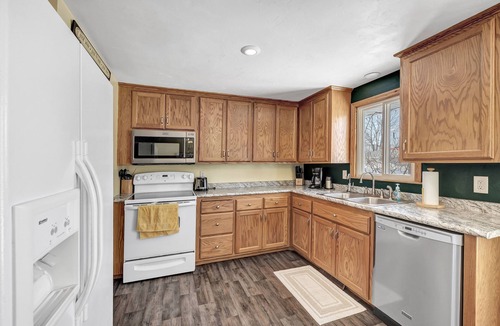 Green Bay House | THE TUNDRA HOUSE IS OPEN! ND vs, WISCONSIN & PACKER SEASON! 1 BLOCK FROM LAMBEAU