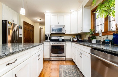 Georgetown House | The Ultimate Irish Getaway | 1.5 Miles from Campus