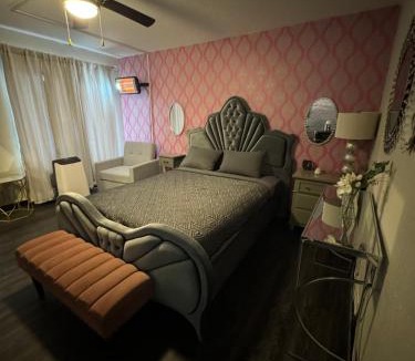 Milwaukee Hotel | The Village Inn Hotel