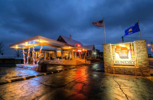 Dickeyville Hotel | The Wisconsin Wood Inn