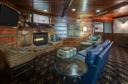 Peoria Hotel | Theme Suite w/Fireplace & Dry Bar! Stoney Creek Peoria | 2 Units