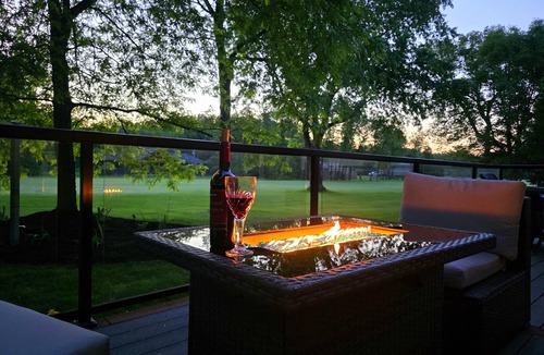 Thayer House | This spacious luxury retreat features 3 bedrooms and 2.5 bathrooms, comfortably sleeping up to 12 guests. The large dining table seats 12, making it perfect for family meals, group gatherings, or celebrating after a day on the course.