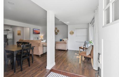Douglas House | Timber Lodge - Short distance to downtown, beaches, and breweries