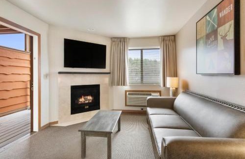 Lake Geneva Hotel | Timber Ridge Lodge and Waterpark