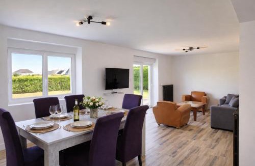 Pouldreuzic House | Tipoz'Immo - Maison Ar Baradoz - vue mer - 800m de la plage - wifi inclus - draps inclus - terrasse et jardin clos - parking gratuit