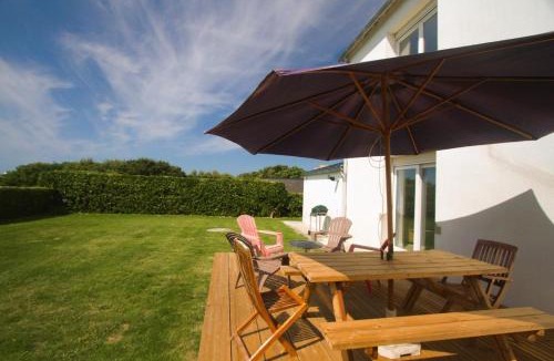 Pouldreuzic House | Tipoz'Immo - Maison Ar Baradoz - vue mer - 800m de la plage - wifi inclus - draps inclus - terrasse et jardin clos - parking gratuit