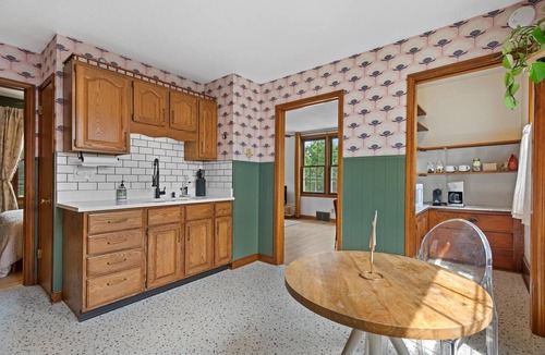Wauwatosa Apartment | Tosa Farmhouse Guesthouse Upper Duplex