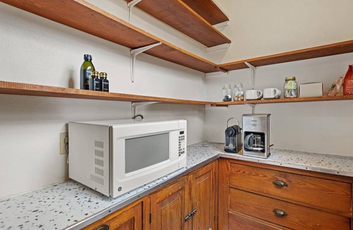 Wauwatosa Apartment | Tosa Farmhouse Guesthouse Upper Duplex
