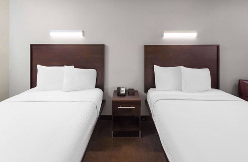 Peoria House | Travelodge by Wyndham Peoria