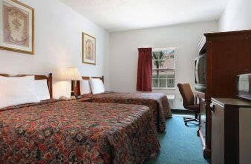Waukegan Hotel | Travelodge by Wyndham Waukegan Gurnee