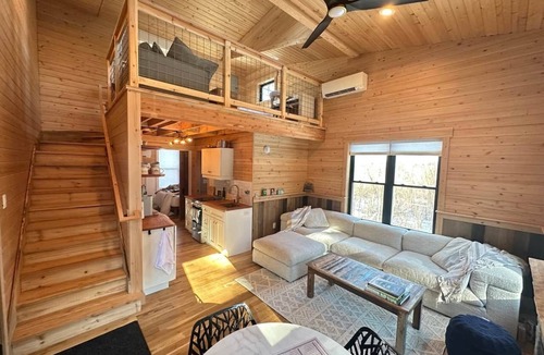 Ottawa Resort | Treehouse 1 - Treehouses at Starved Rock
