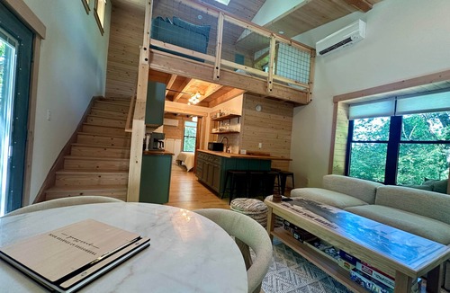 Ottawa Resort | Treehouse 2 - Treehouses at Starved Rock
