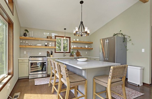 Como House | Twilight Lake Geneva-Luxe home I Hot Tub-Entertainment Spaces & Grounds-Golf Cart