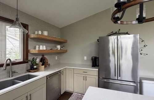 Como House | Twilight Lake Geneva-Luxe home I Hot Tub-Entertainment Spaces & Grounds-Golf Cart
