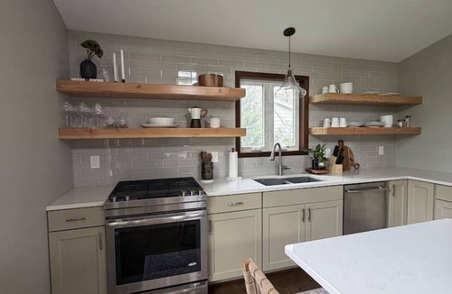 Como House | Twilight Lake Geneva-Luxe home I Hot Tub-Entertainment Spaces & Grounds-Golf Cart