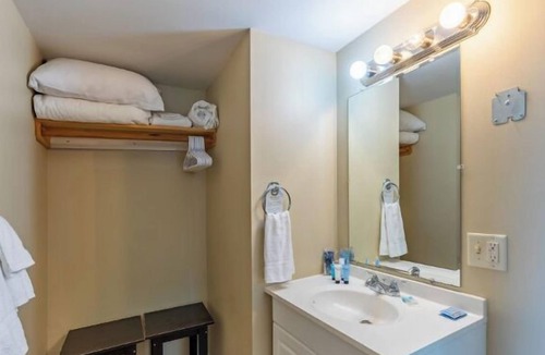 Whitehall Resort | Two bedroom cottage with 3 beds and a sofa sleeper
