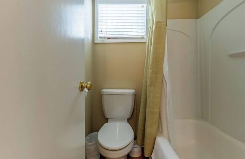 Whitehall Resort | Two bedroom cottage with 3 beds and a sofa sleeper