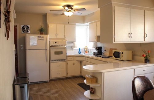 Milwaukee House | Ultra Clean, Private, Comfy Home in Prime Location. Sleeps up to 8.