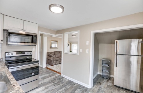 Plymouth Apartment | Unit 2 Plymouth 1 bedroom ideal for Corporate stays.