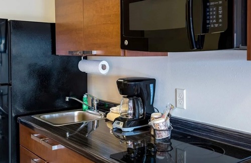 Davenport Hotel | Unwind in a Bright, Pet-Friendly Room Near Colonel Davenport House & Parks