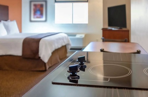 Davenport Hotel | Unwind in a Bright, Pet-Friendly Room Near Colonel Davenport House & Parks