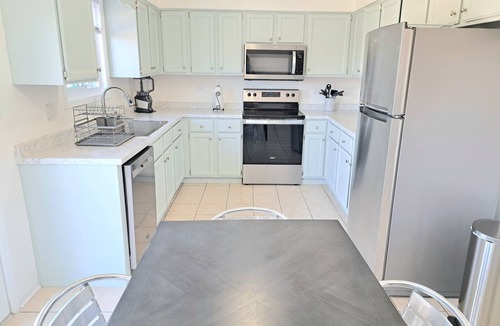 Roselle Apartment | Updated 2 BR Condo - Walk to Train!
