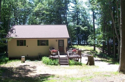Free Soil Cottage | Upper Hamlin Lake Cottage 200 ft from waters edge