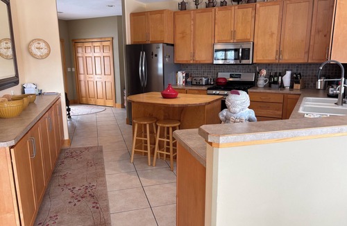 Decorah House | Upper Iowa River Valley Overlook, Peaceful Country Escape