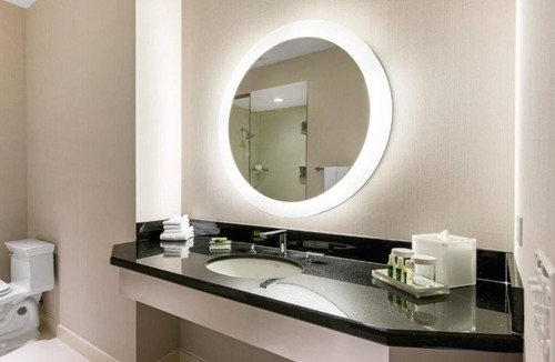 Streeterville Hotel | Upscale Living, Deluxe King, The Chicago Hotel Collection Magnificent Mile