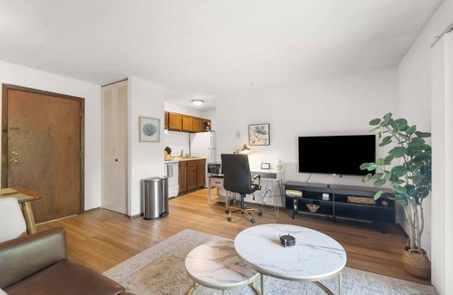 Regent Apartment | UW Hospital Retreat with Dedicated Workspace