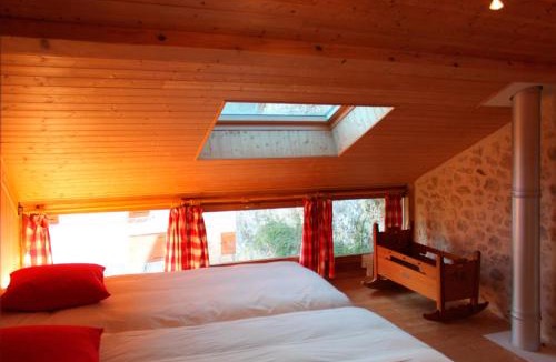 Champagne-en-Valromey Bed & Breakfast | VALRELEY, chambres et table d'hôtes eco-friendly avec bain nordique au sud du massif du Jura
