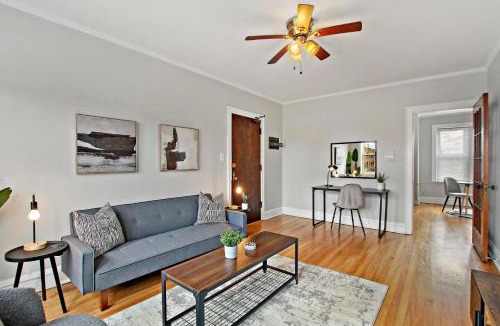 Irving Park Apartment | Vibrant 1BR Apartment close to Dining - Cullom B3