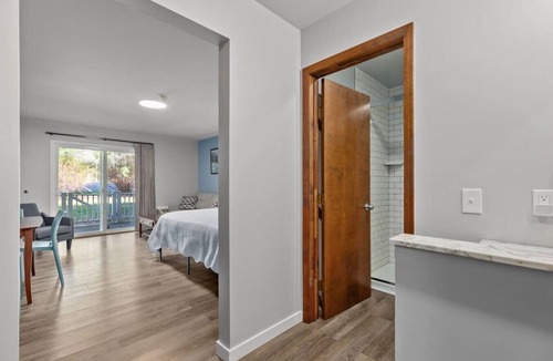 Elkhart Lake Bed & Breakfast | Victorian Inn #119 | King Bed + Full Sleeper Sofa