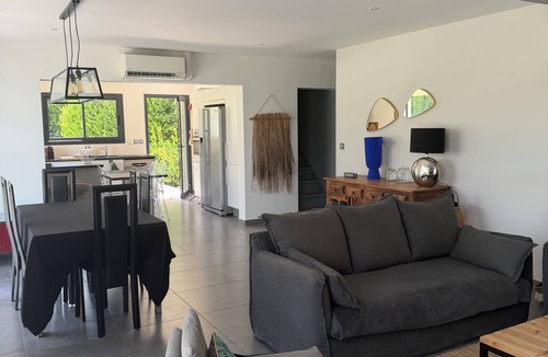 Eyragues House | Villa 220m2, land 3000m2, 5 "village on foot, 4km Saint-Rémy-de-Provence