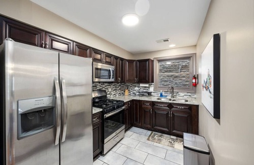 Bronzeville Apartment | Villa Dubois 3 Bedroom Suite -2