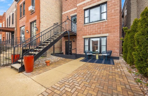 Bronzeville Apartment | Villa Dubois 3 Bedroom Suite -2