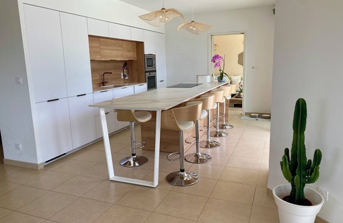 Saint-Mitre-les-Remparts Villa | Villa Bahia located between the Calanques of Marseille, the Camargue and the Alpilles.