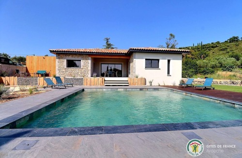 Ruoms House | Villa Neuve, Climatisée; Grande Piscine, Lieu Calme