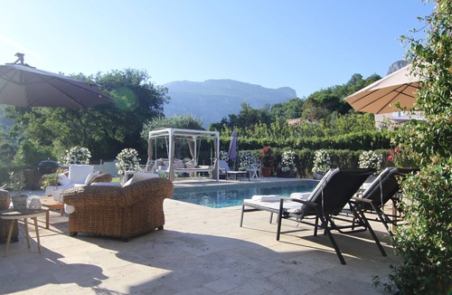 Tourrettes-sur-Loup House | Villa with a heated pool and a lazy river, incredible views of the mountains