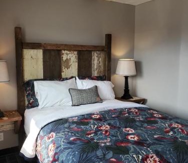 Okoboji Hotel | Vintage Block Inn & Suites