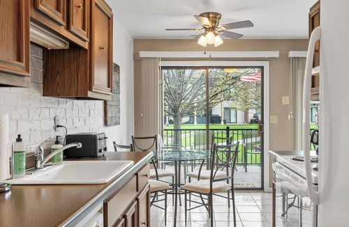 Fontana-on-Geneva Lake Condo | Vip Cabana at Abbey Villas- Steps to the pool