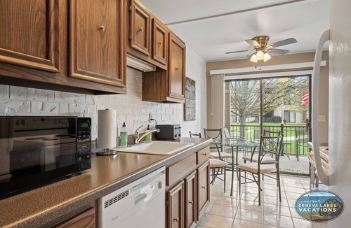 Fontana-on-Geneva Lake Condo | Vip Cabana at Abbey Villas- Steps to the pool