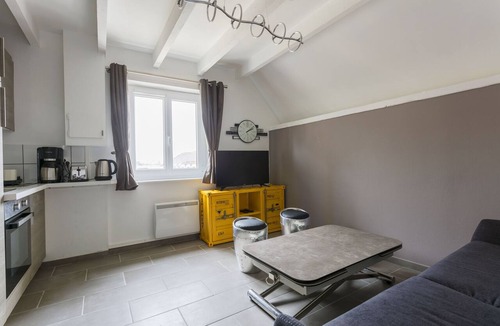 Roissy-en-France Apartment | Voyage-Apartment-Luxury-Private Bathroom-City view