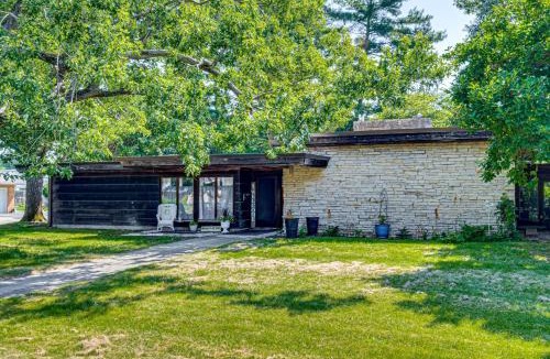 Rockville House | Walk to Dtwn Rockville! Prairie-Inspired Retreat