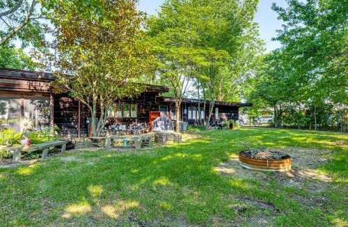 Rockville House | Walk to Dtwn Rockville! Prairie-Inspired Retreat