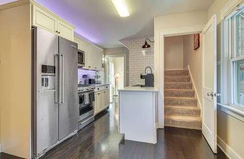 Fox River Grove House | Walk to Fox River Grove Train Station + Hot Tub!
