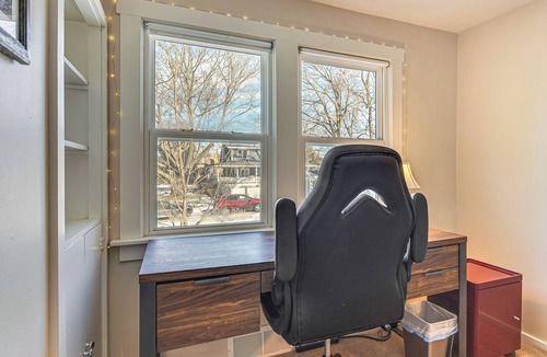Fox River Grove House | Walk to Fox River Grove Train Station + Hot Tub!