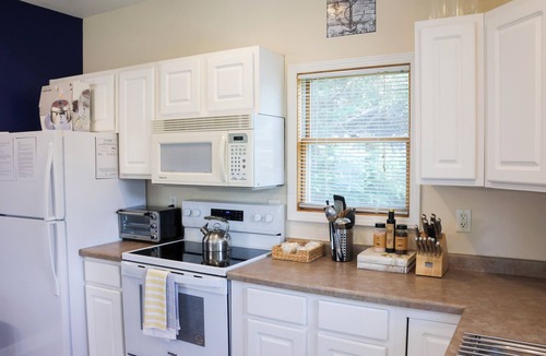 Lake Geneva House | Walkable Farmhouse Near Beach & Town