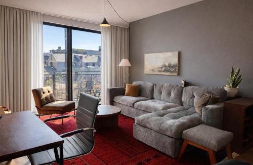 Fifth Ward Apartment | Walker's Point Designer 2BR · Prime Location with Balcony and Gym · Sleeps 6