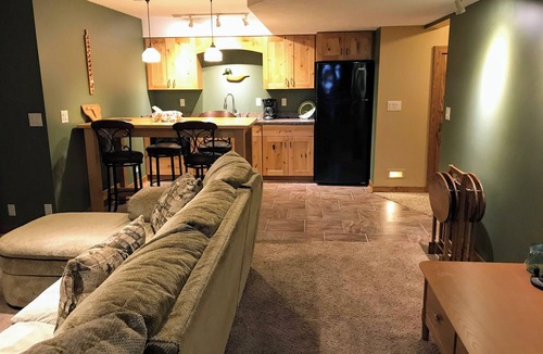 Holland Apartment | Walking distance to Lake Michigan beaches, Cozy 1 bdrm suite on quiet wooded lot